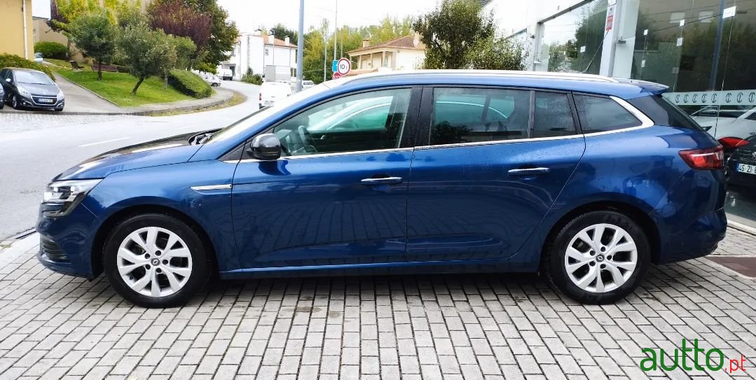2019' Renault Megane Sport Tourer photo #2