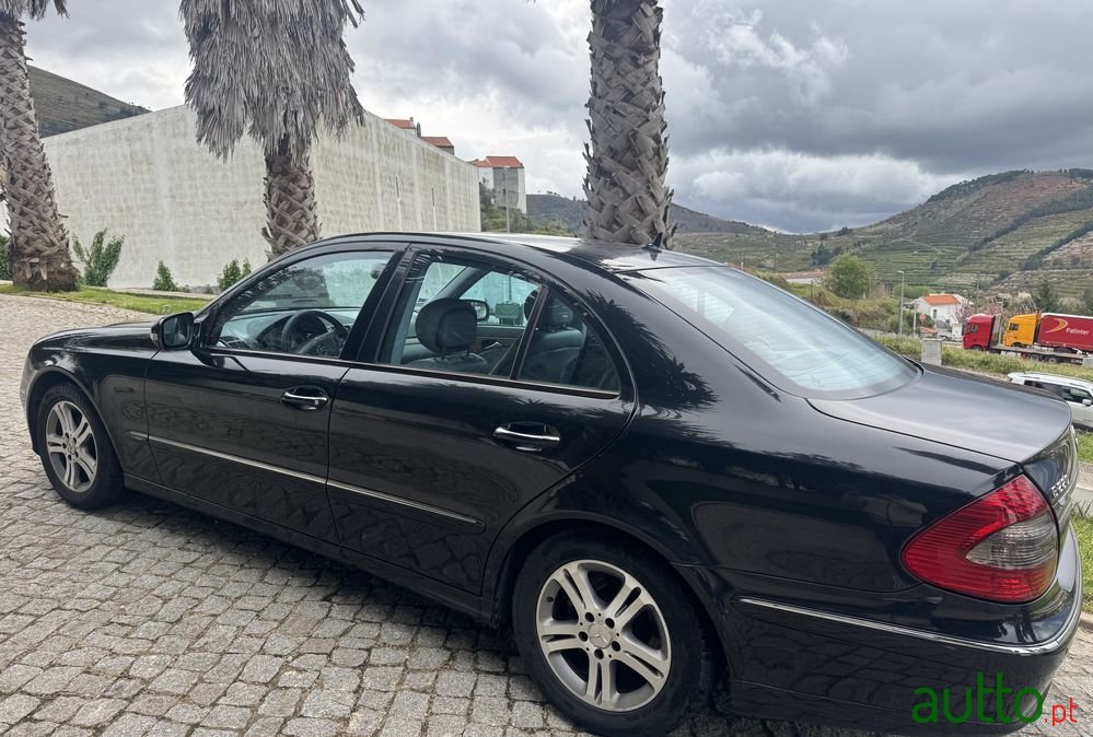 2007' Mercedes-Benz Classe E photo #2