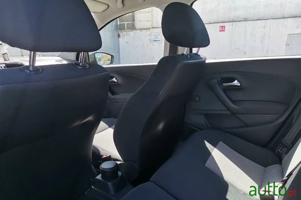 2013' Volkswagen Polo photo #6