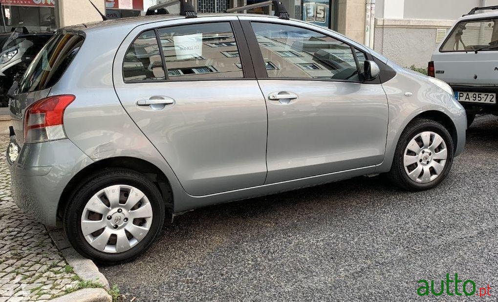 2010' Toyota Yaris photo #4