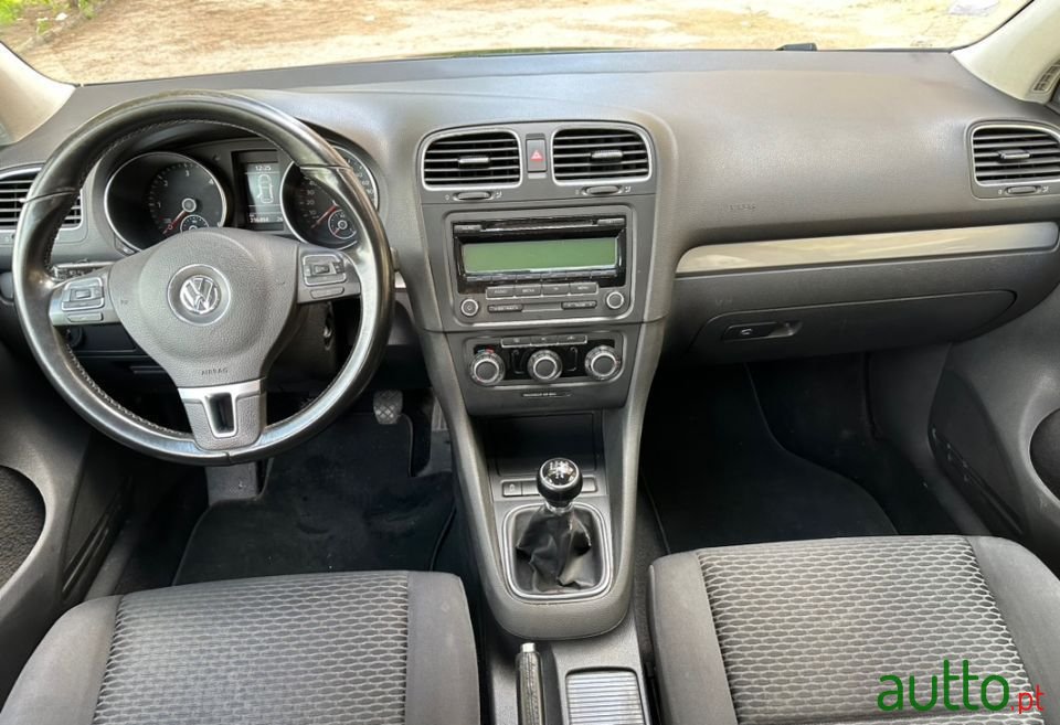 2010' Volkswagen Golf photo #6