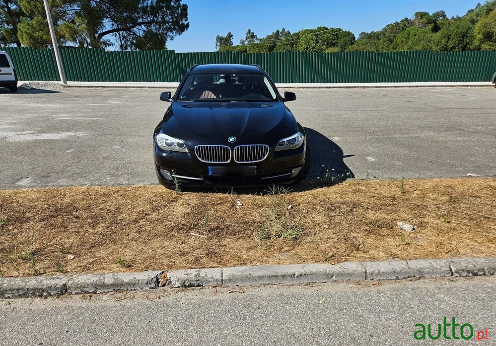 2010' BMW Série 5 D Touring photo #3