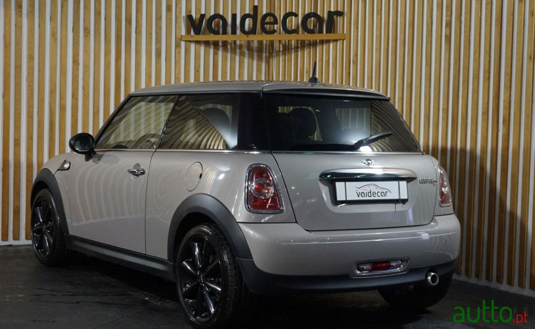 2013' MINI Cooper photo #2