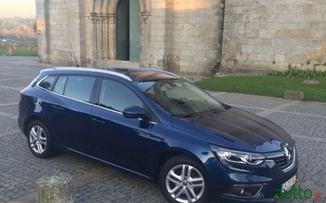 2017' Renault Megane Sport Tourer photo #2
