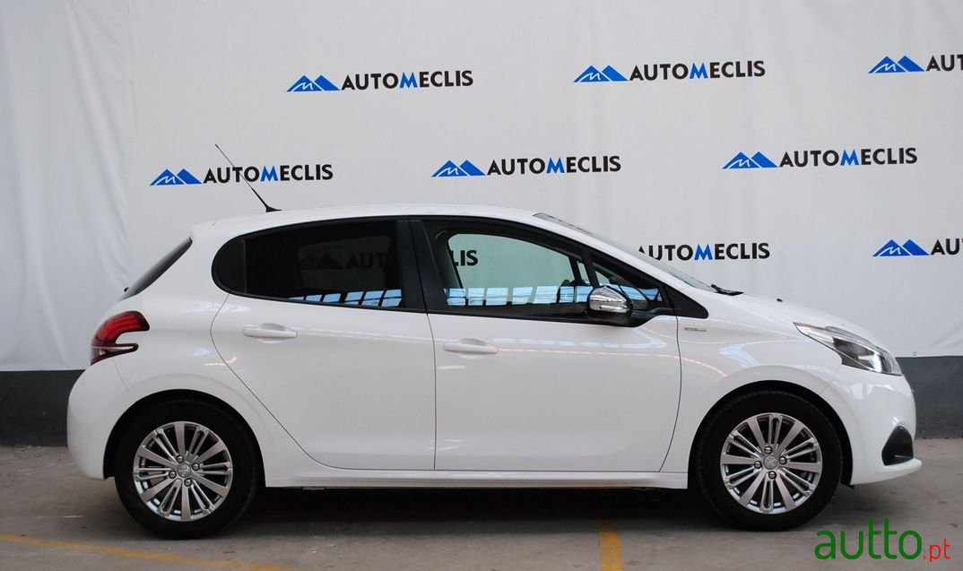 2017' Peugeot 208 photo #3