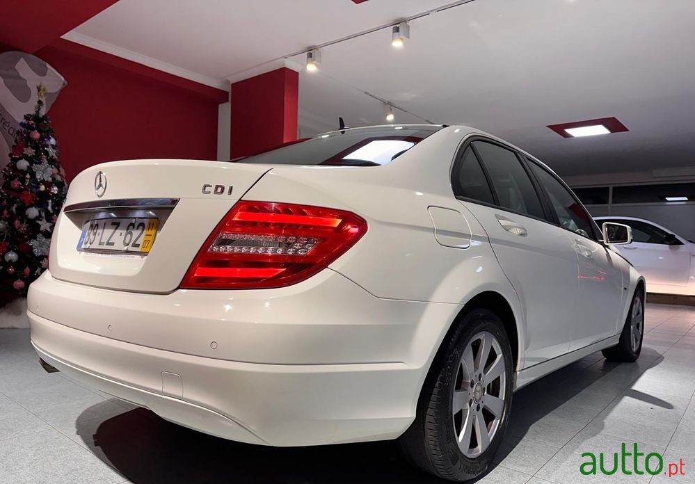 2011' Mercedes-Benz Classe C photo #6
