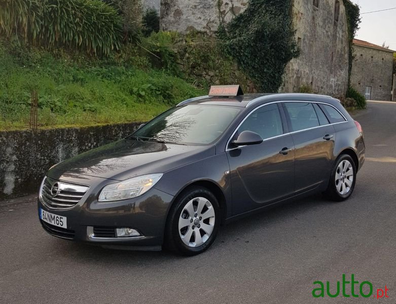 2013' Opel Insignia Country Tourer photo #1