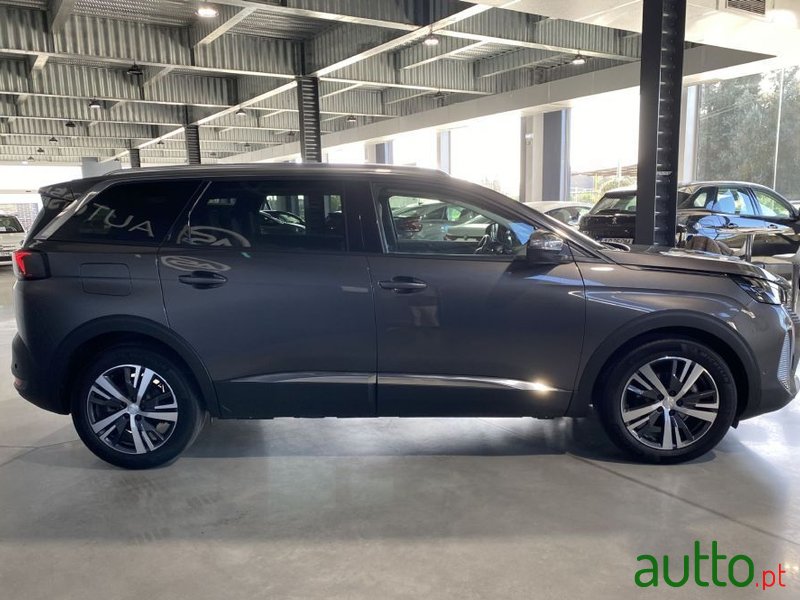 2021' Peugeot 5008 photo #6