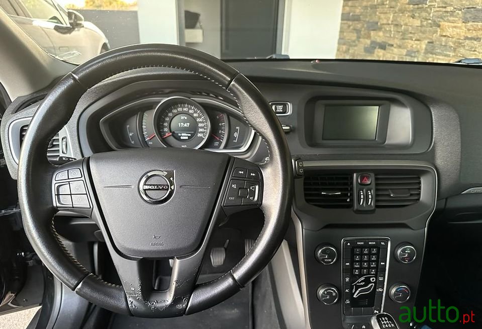 2018' Volvo V40 photo #5