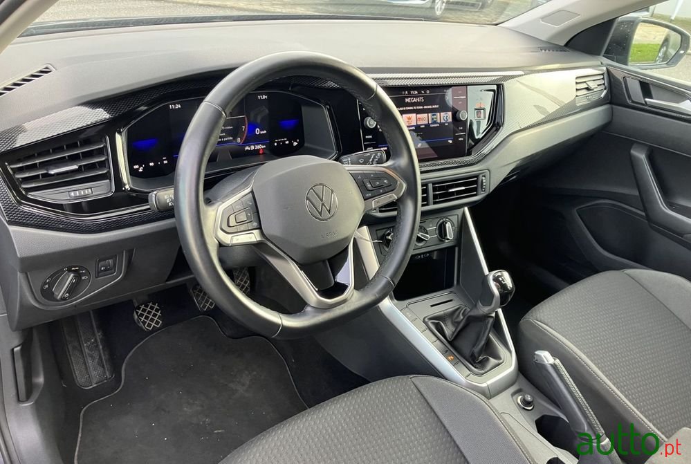 2024' Volkswagen Polo 1.0 Tsi Urban photo #2