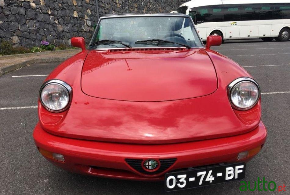 1992' Alfa Romeo Spider S4 Veloce photo #2