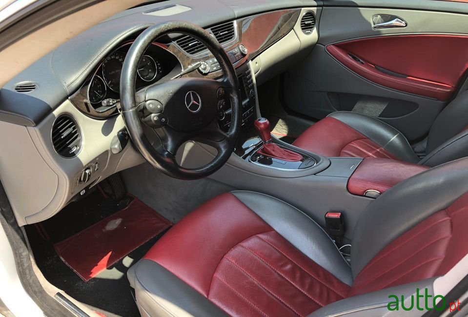 2008' Mercedes-Benz Cls-320 photo #6