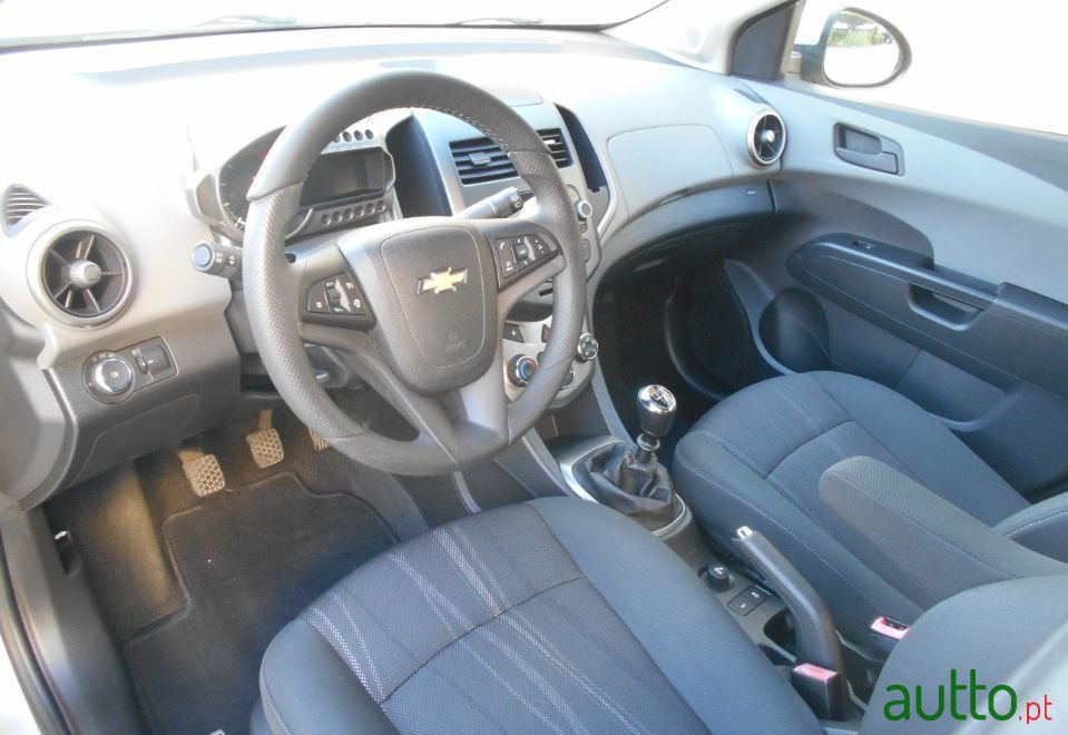 2012' Chevrolet Aveo photo #5