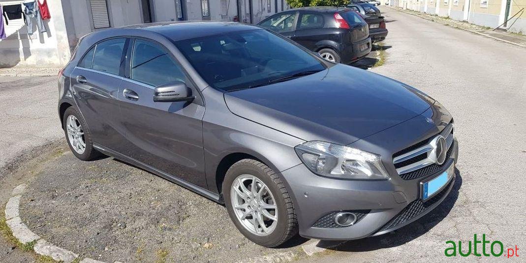 2012' Mercedes-Benz A-180 Cdi photo #3