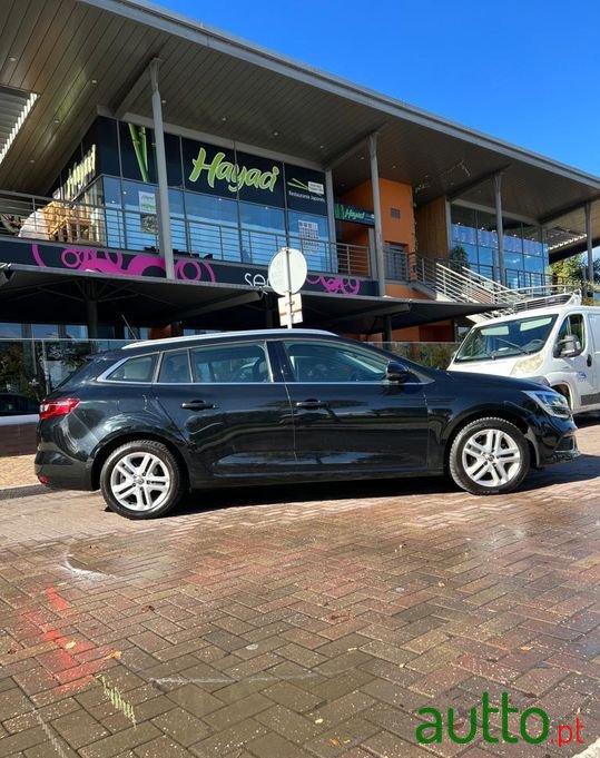 2020' Renault Megane Sport Tourer photo #3