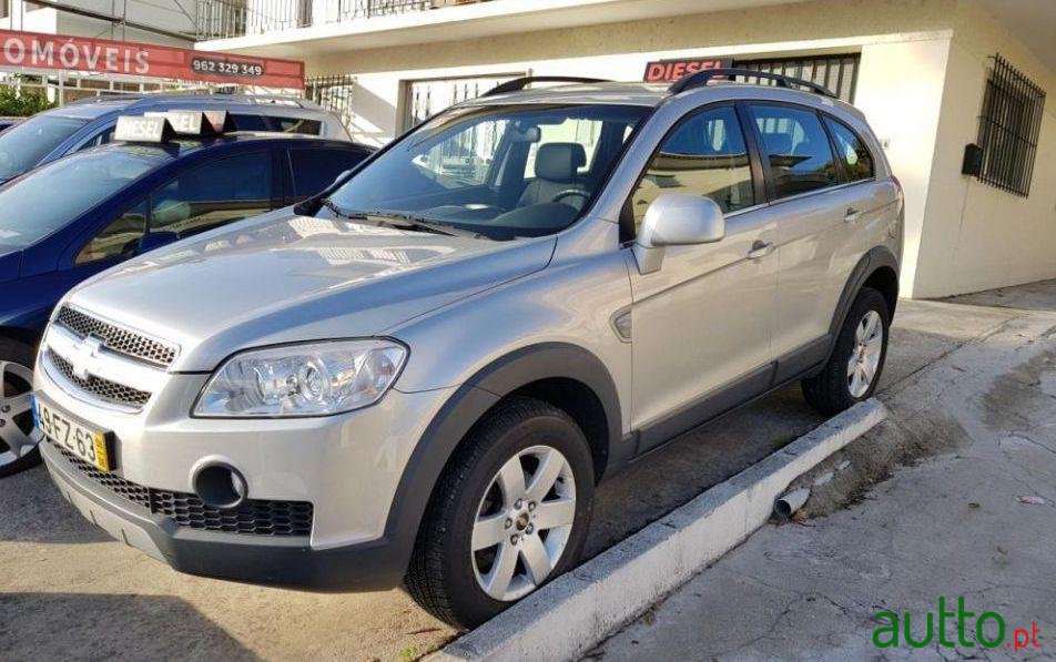 2008' Chevrolet Captiva 2.0 Vcdi Seven photo #1