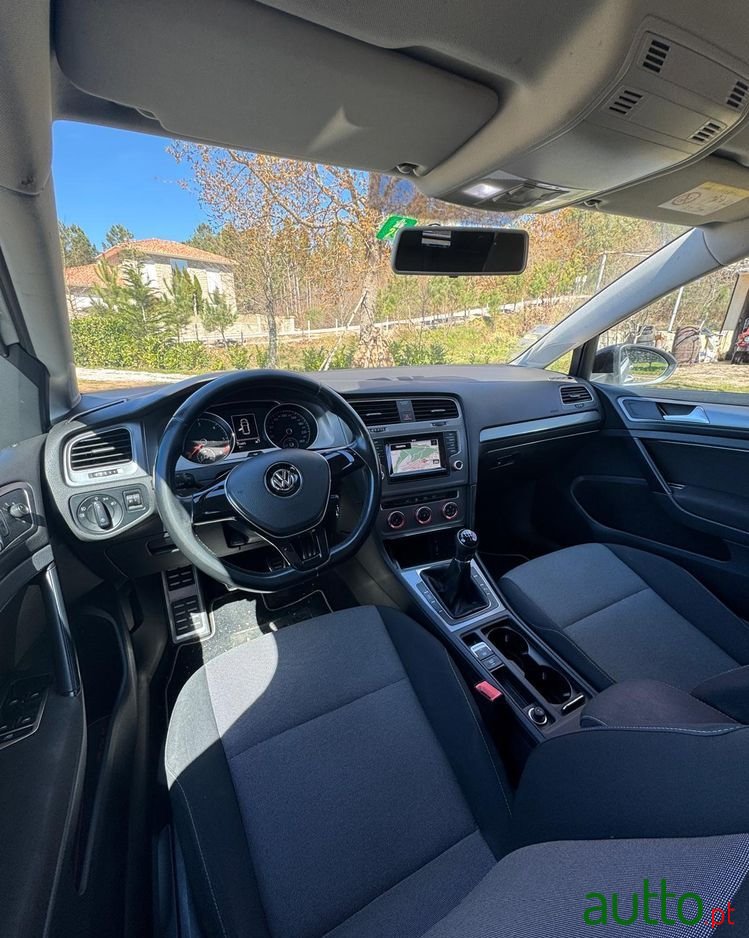 2015' Volkswagen Golf photo #2