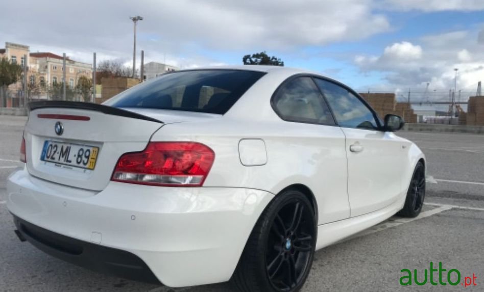 2011' BMW 118 photo #2