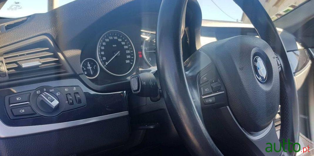 2010' BMW 520 photo #1