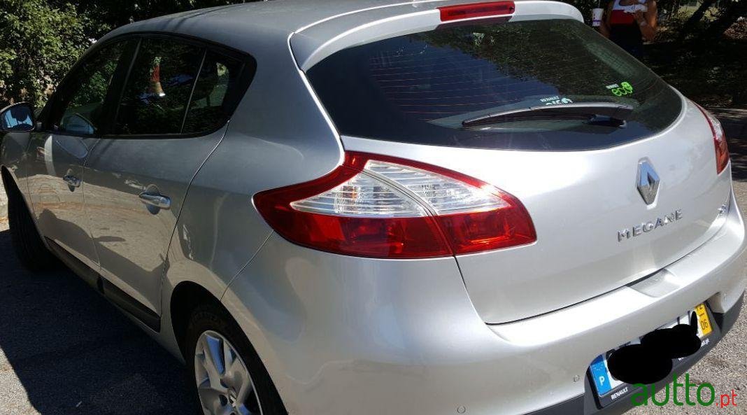 2012' Renault Megane photo #1