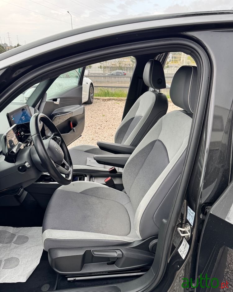 2020' Volkswagen ID.3 photo #2