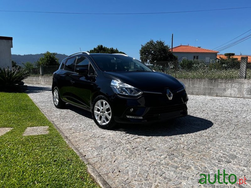 2019' Renault Clio Sport Tourer photo #2