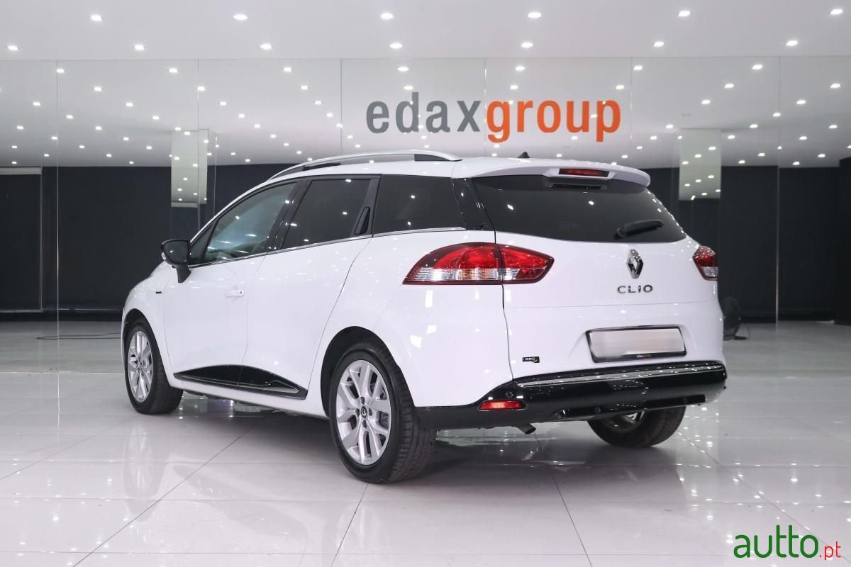 2019' Renault Clio Sport Tourer photo #4