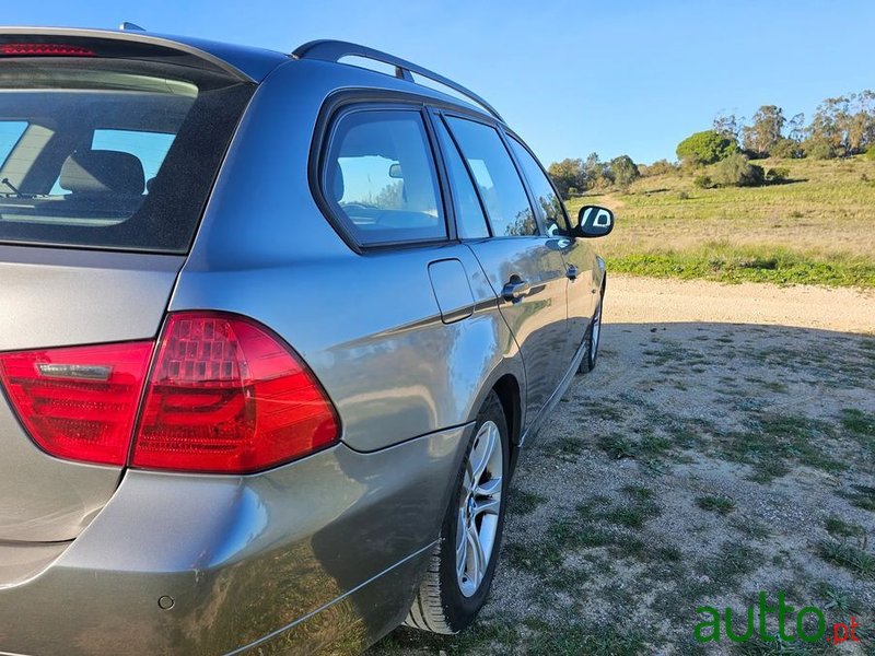 2009' BMW 318 D Touring Navigation photo #6