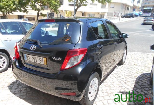 2012' Toyota Yaris Comfort photo #4