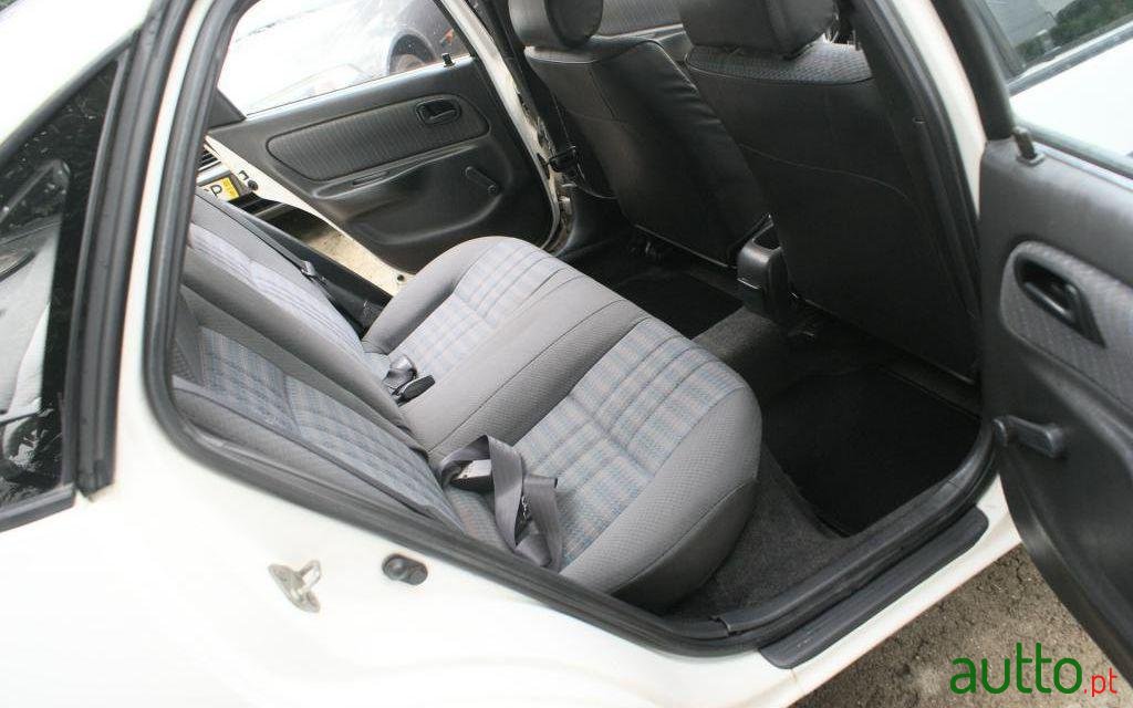 1995' Toyota Corolla Hatchback 2.0 D photo #2