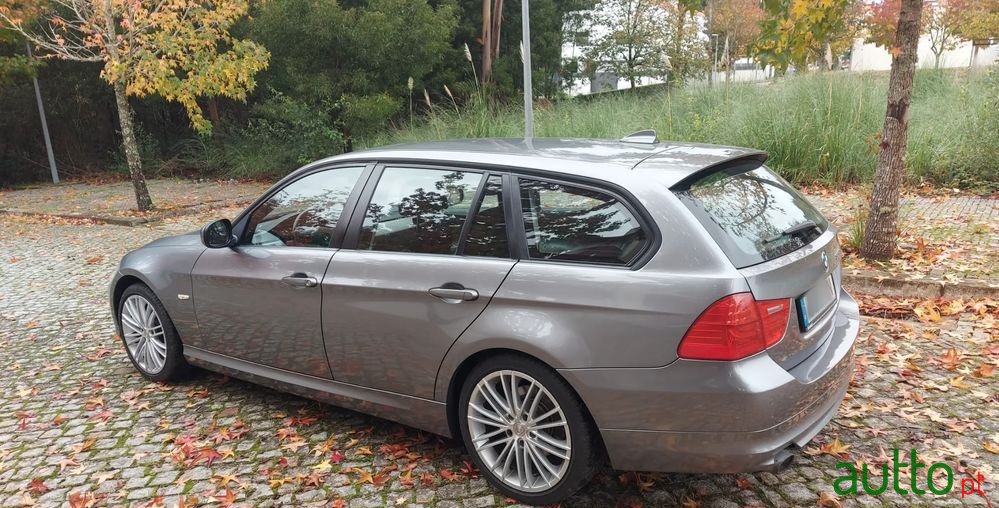 2010' BMW 320 D Touring Aut. photo #3