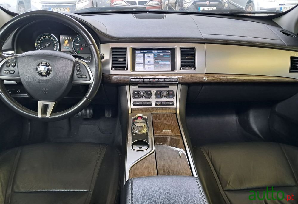 2015' Jaguar XF 2.2 D Luxury photo #5