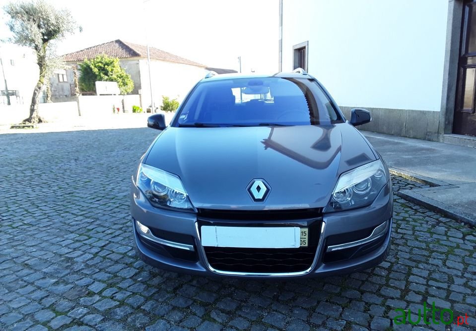 2015' Renault Laguna Break photo #1