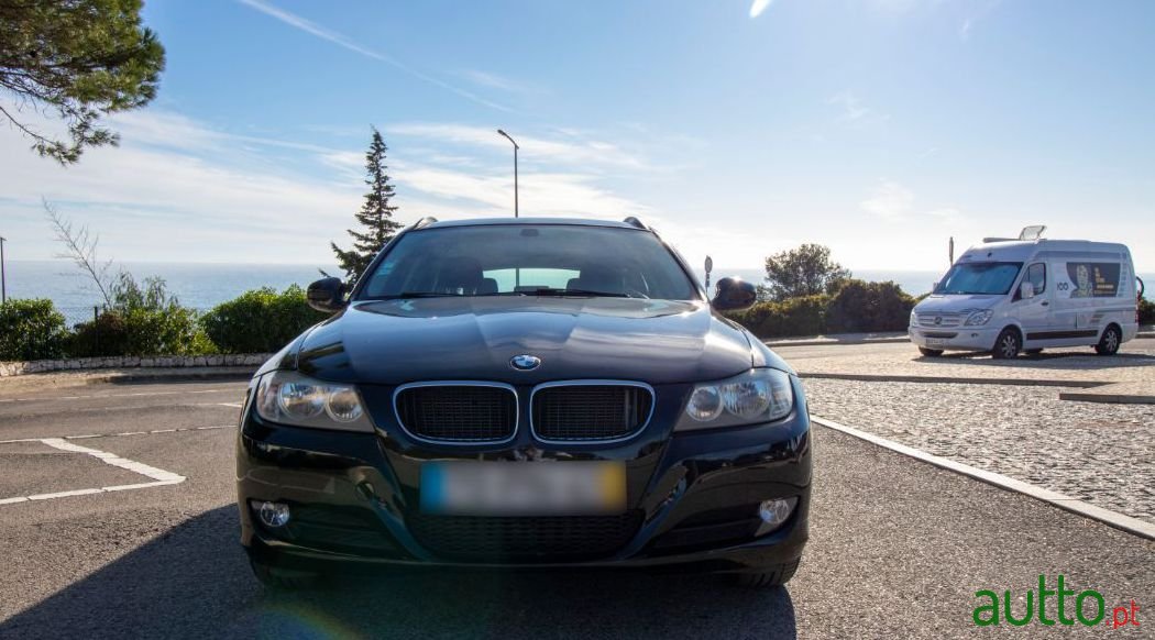 2011' BMW 320 Ver-D-Touring photo #3