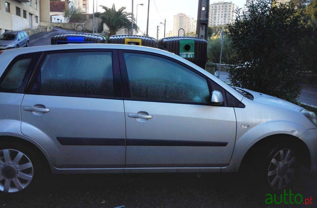 2006' Ford Fiesta photo #2