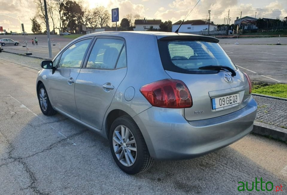 2008' Toyota Auris photo #3