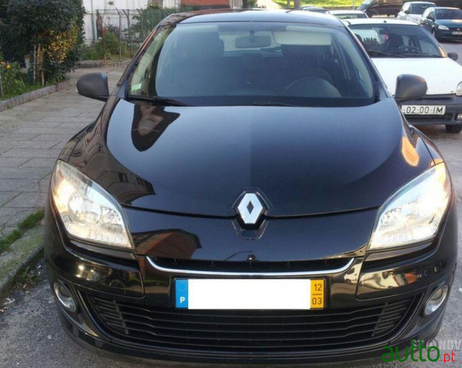 2012' Renault Megane Sport Tourer photo #2
