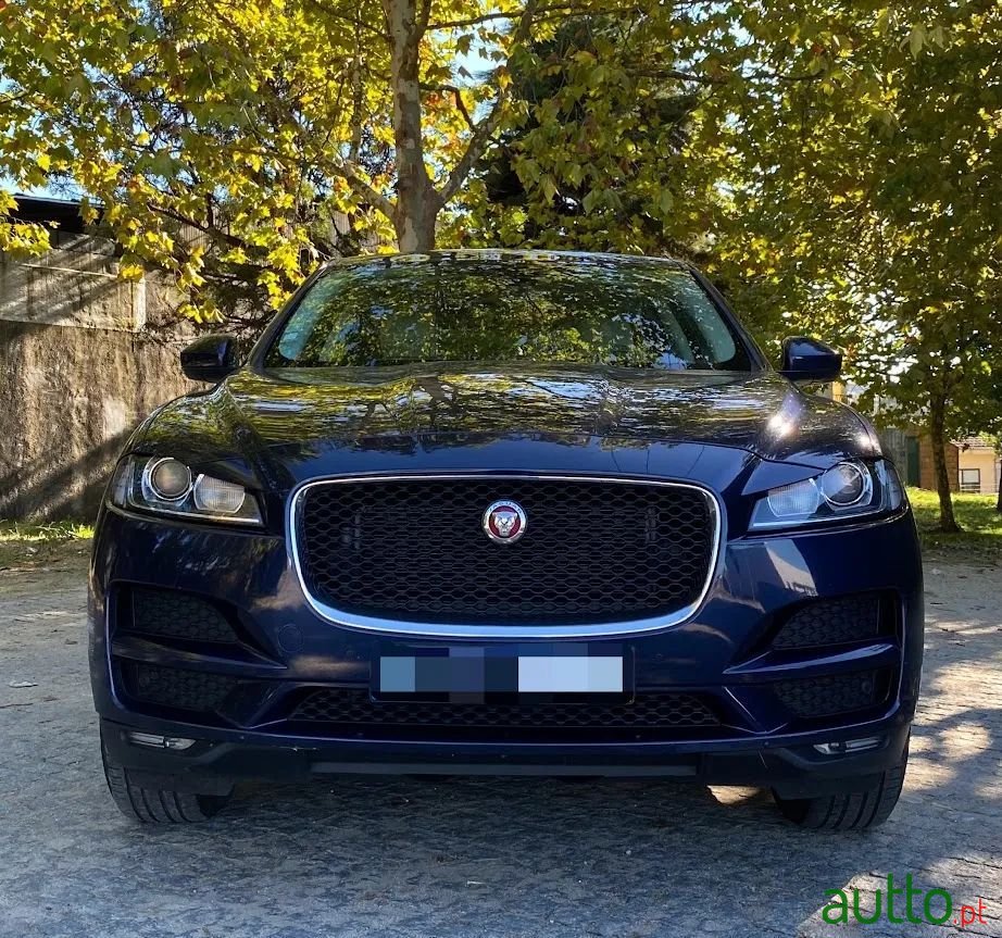 2016' Jaguar F-Pace photo #2