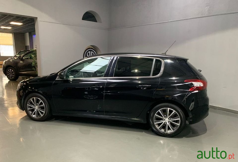 2015' Peugeot 308 photo #2