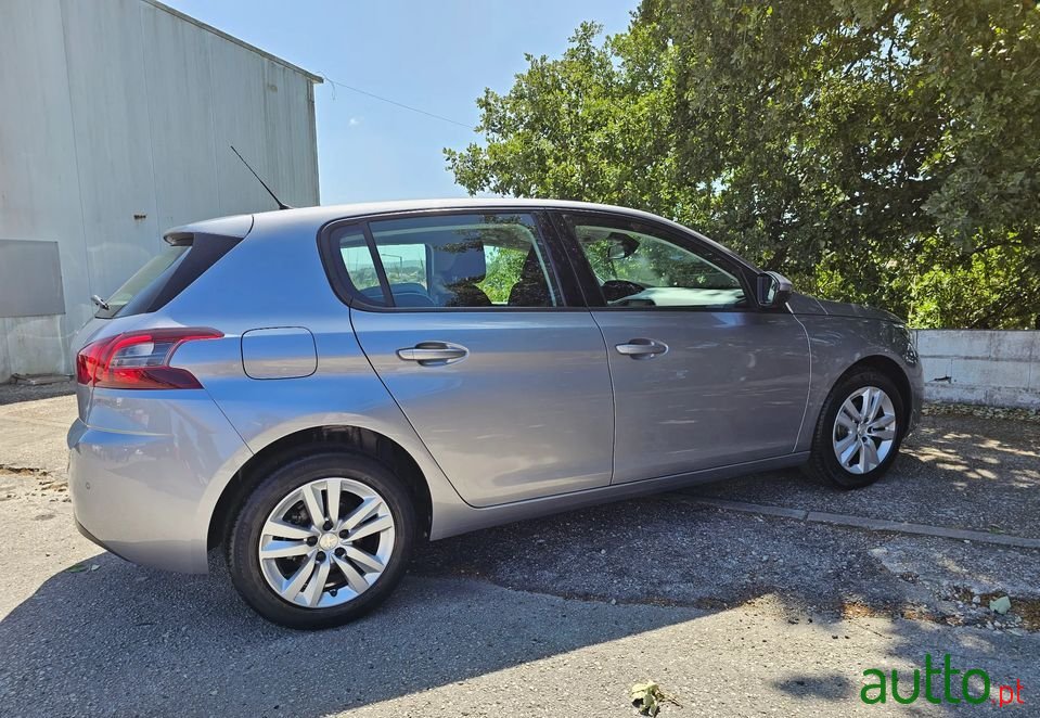 2018' Peugeot 308 photo #2
