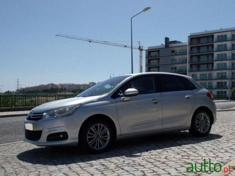 2012' Citroen C4 photo #1