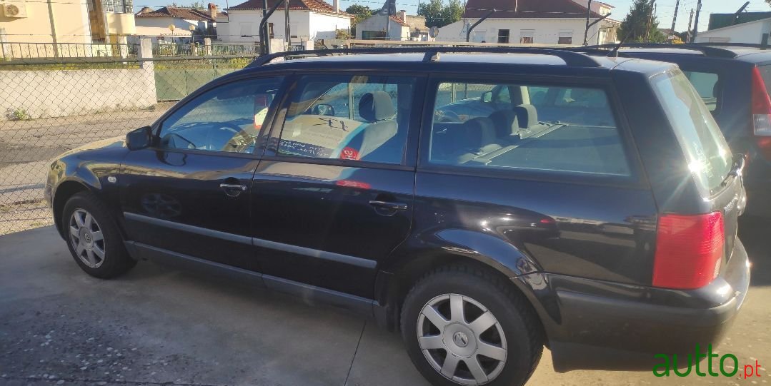 2000' Volkswagen Passat Variant photo #1