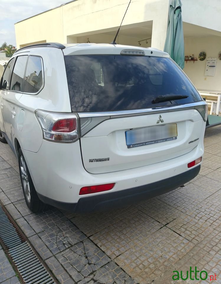 2013' Mitsubishi Outlander 2.2 Di-D Instyle photo #1