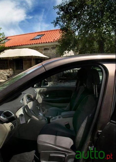 2010' Renault Grand Scenic photo #4