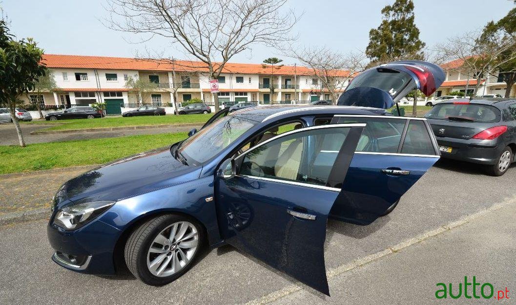 2014' Opel Insignia Sports Tourer photo #1