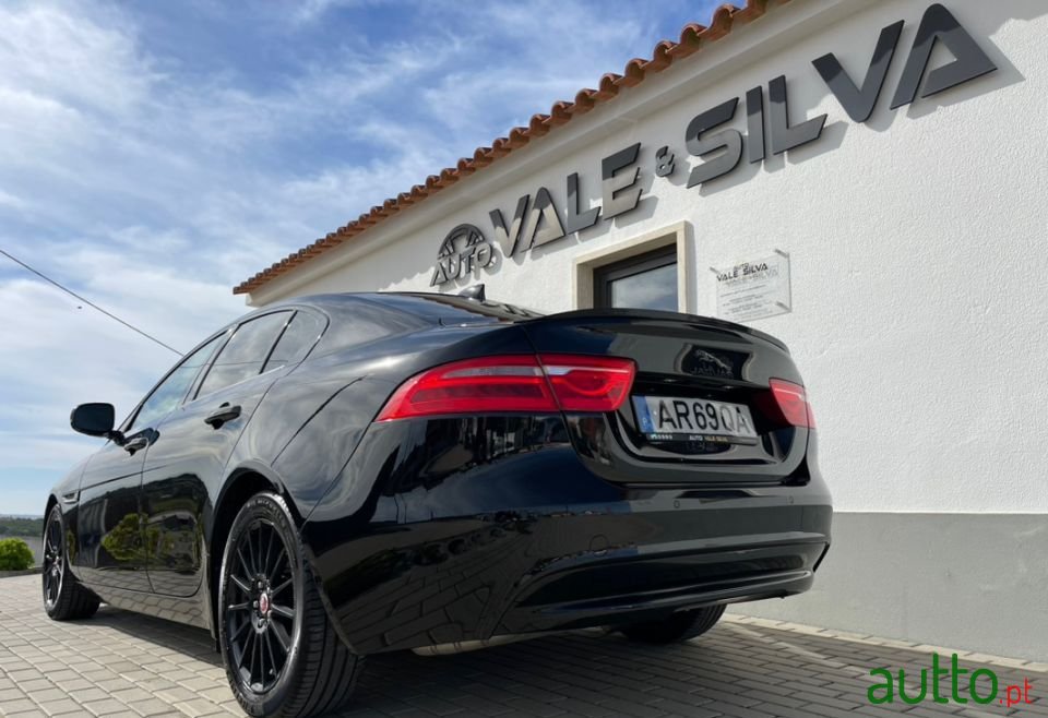 2017' Jaguar Xe photo #5