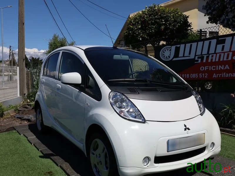 2015' Mitsubishi i-MiEV Invite photo #2