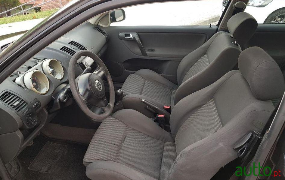 2001' Volkswagen Polo photo #3