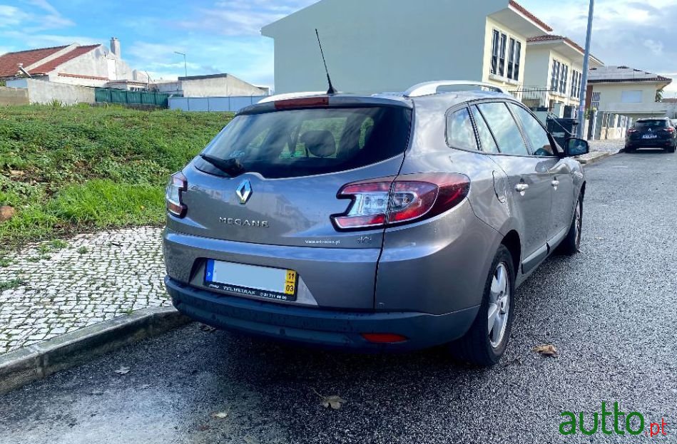 2011' Renault Megane Sport Tourer photo #4