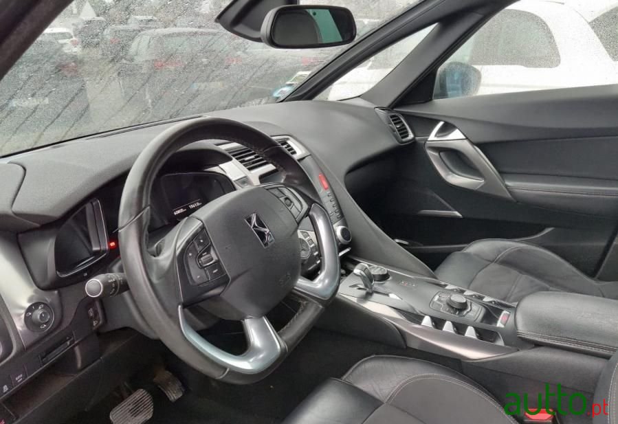 2013' DS Automobiles Ds5 photo #5